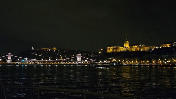 Photo of the Budapest Skyline, photo by Raisondetroy 2024